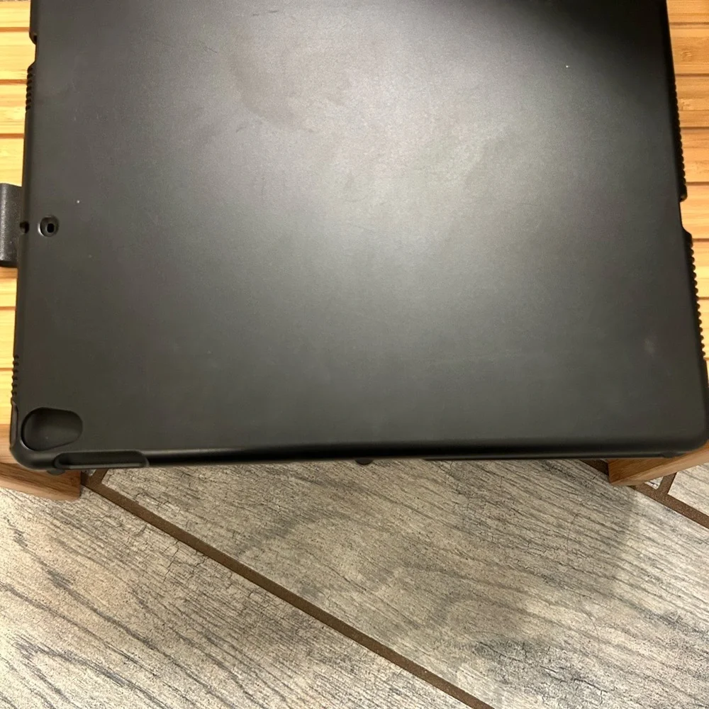 Apple iPad compatible folio case with keyboard